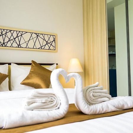 Azalea Suites Cikarang By Jayakarta Group エクステリア 写真