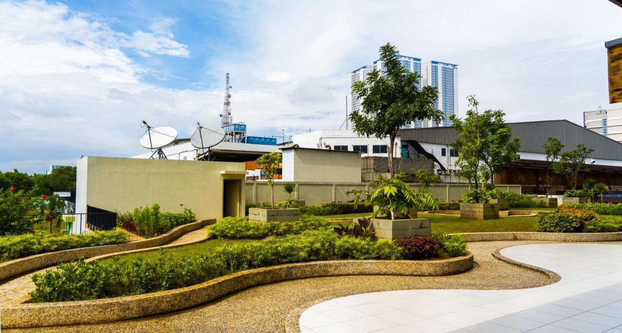 Azalea Suites Cikarang By Jayakarta Group エクステリア 写真