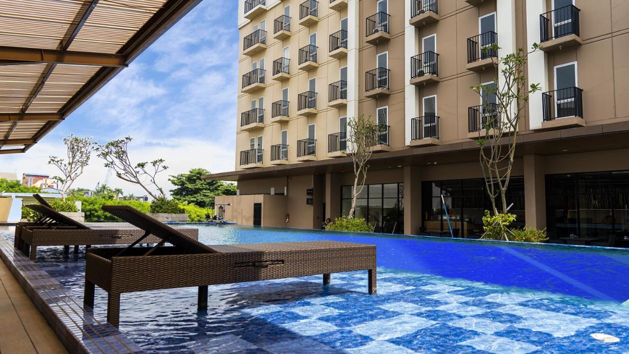Azalea Suites Cikarang By Jayakarta Group エクステリア 写真