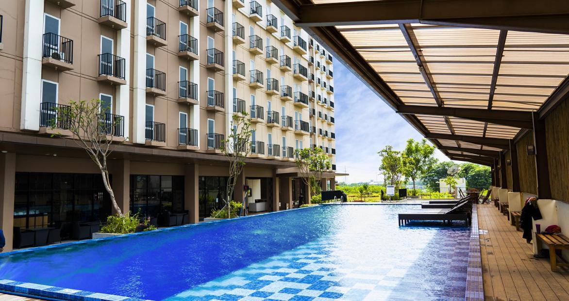 Azalea Suites Cikarang By Jayakarta Group エクステリア 写真