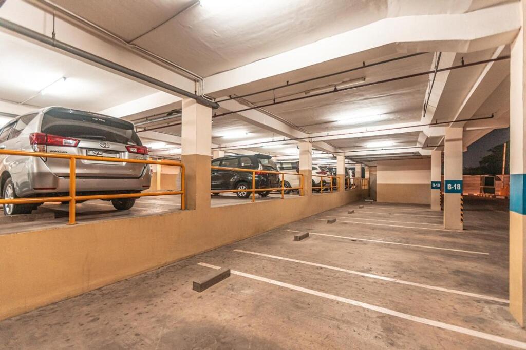 Azalea Suites Cikarang By Jayakarta Group エクステリア 写真